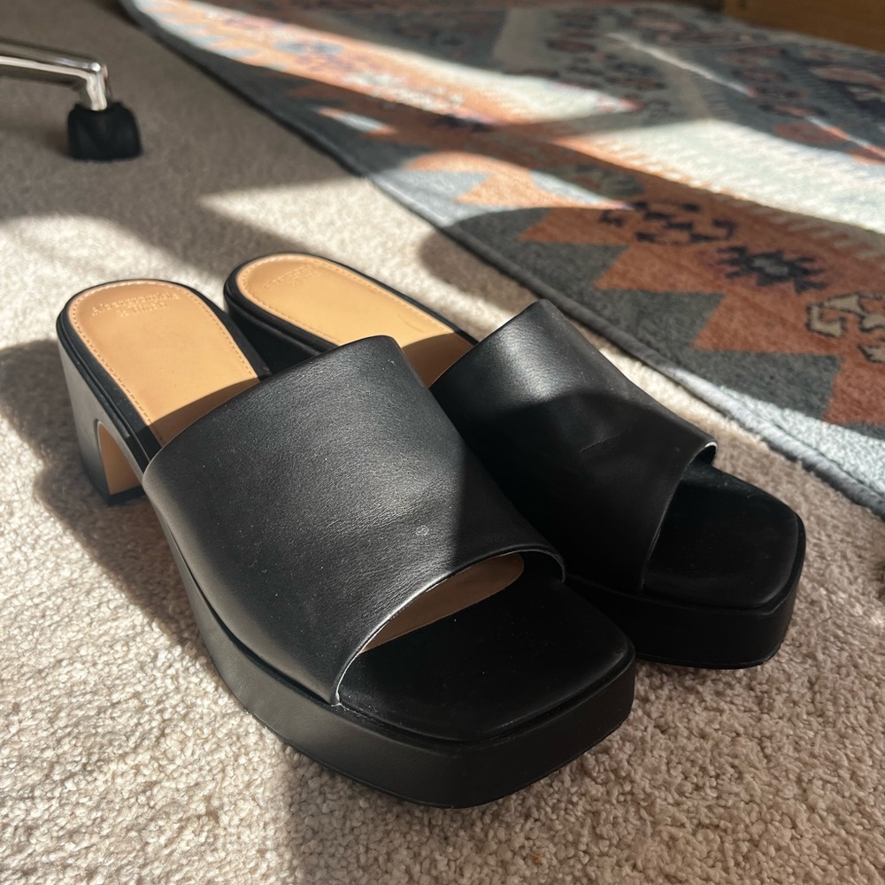 Abercrombie & Fitch Mule Slides